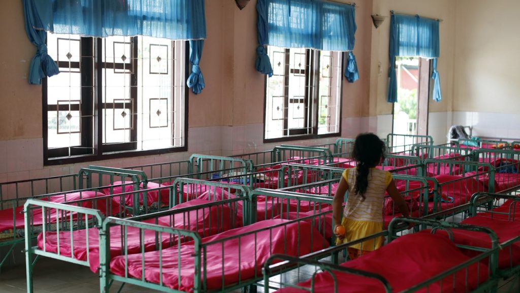 13-18 yaş arasında, anasız, babasız ve bakacak kimsesi olmayan gençlerin devlet eliyle bakıldıkları yatılı kuruluş aşağıdakilerden hangisidir?