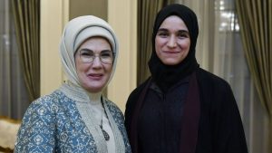 Latife el-Durubi: Suriye’nin Geçiş Dönemindeki Liderin Eşi ve Suriye’deki Kadınların Rolü