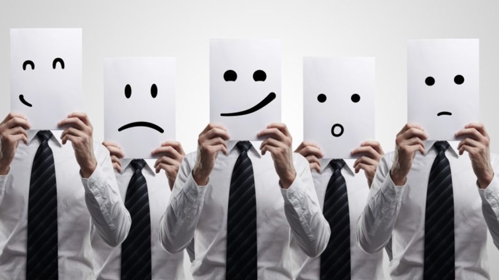 Sosyal hizmet uygulamalarında sevgi, inanç ve umudun uzmanların doğru karar vermelerini kolaylaştıracağını iddia eden yaklaşım aşağıdakilerden hangisidir?