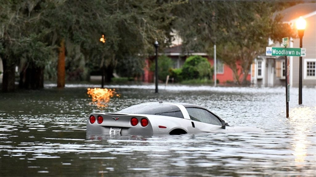 Aşağıdakilerden hangisi, su baskınına neden olan bir doğal afettir?
