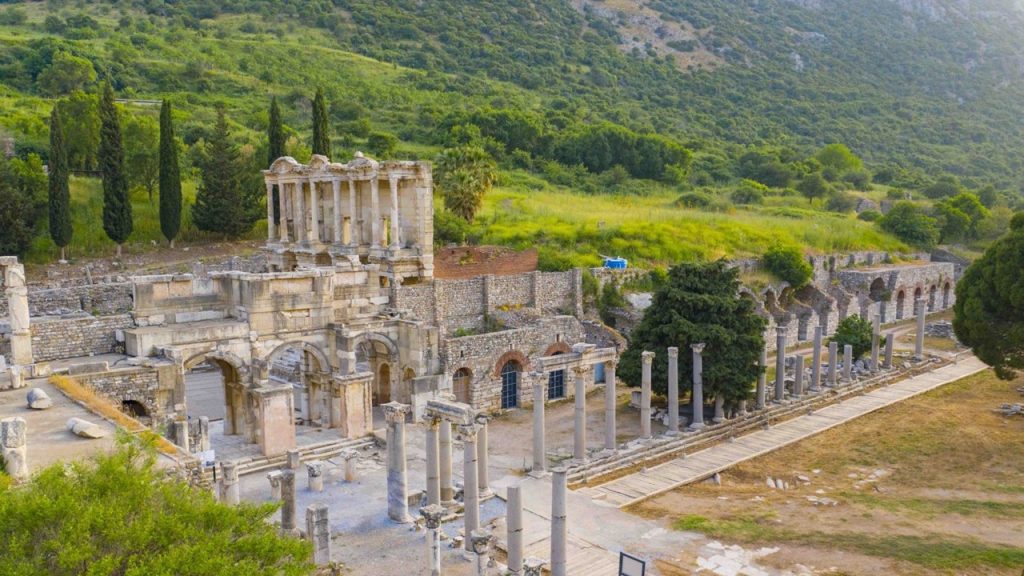Gakgak, Efes Antik Kenti’nde neler görmüş?