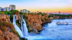 Gakgak hangi ünlü tarihi kalıntıları ziyaret etmiş?