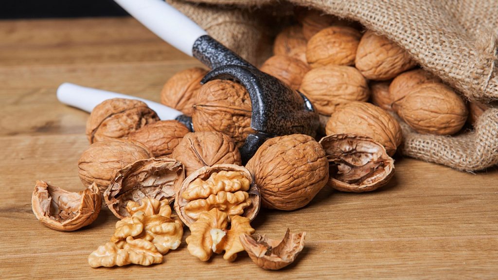 Kabuğum çok sert benim, oldukça yağlı tenim, şunu bir kenara yaz tatlılar bensiz olmaz