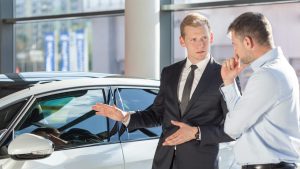 Pazarlama işi ile uğraşan görevli, pazarlama uzmanı