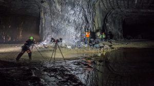 Aşağıdakilerden hangisi bitki ve hayvanların yeryüzüne dağılışını etkileyen faktörlerden biri değildir?