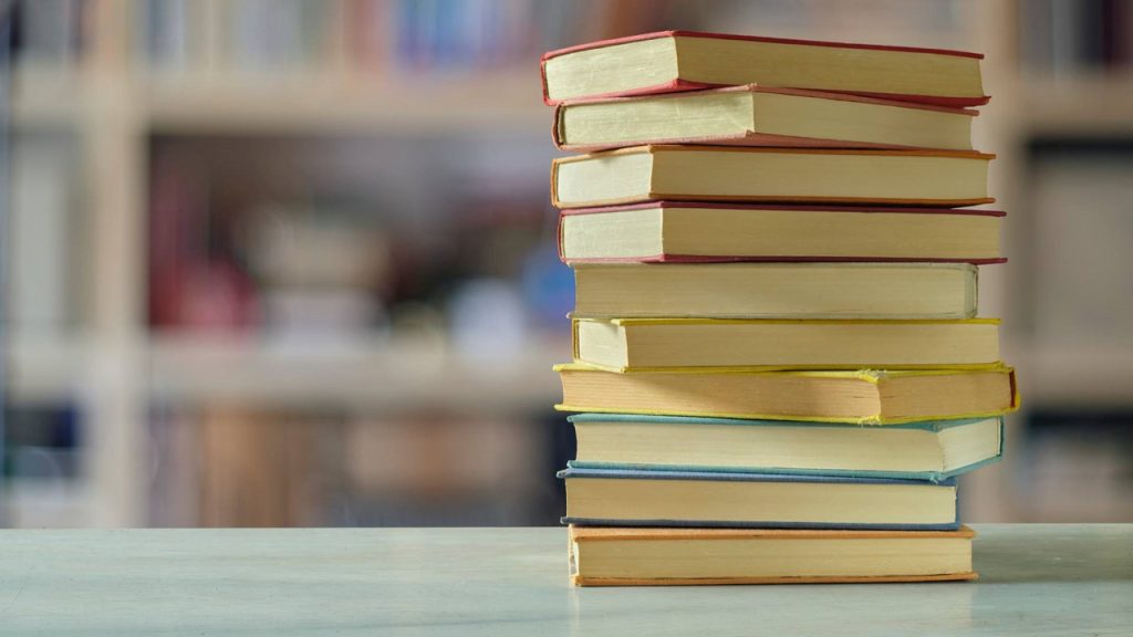 Bilgi verir herkese. En güzel dosttur bize.