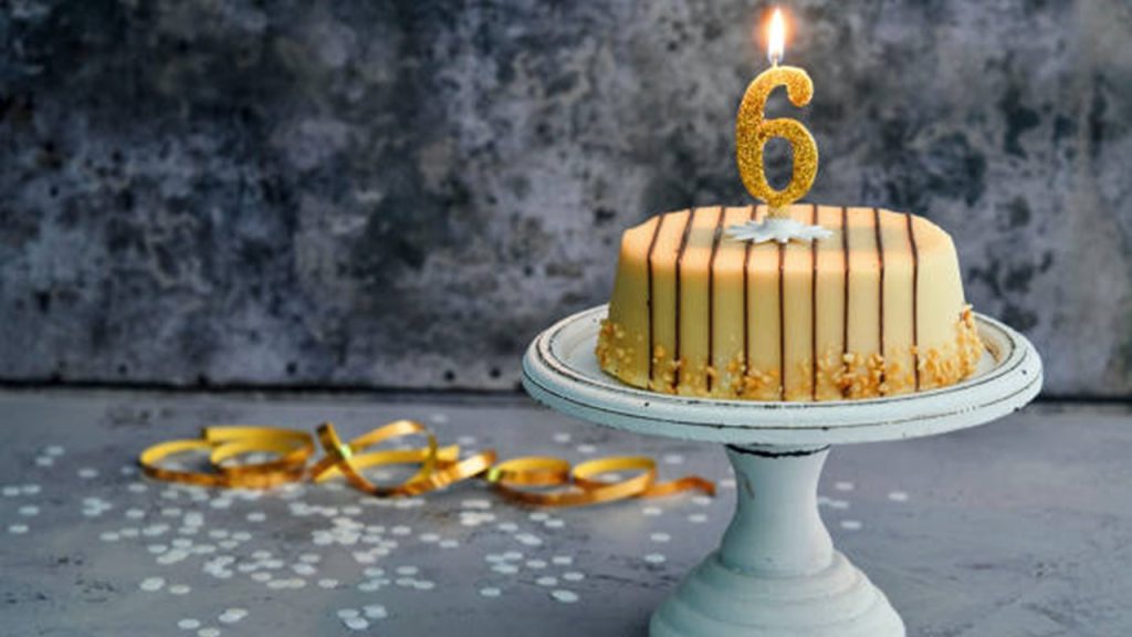 Ece’nin doğum günü pastasının üstünde 2 tane mum vardı. Annesi pastanın üstüne 4 tane mum daha koydu. Pastanın üzerinde toplam kaç tane mum olmuştur?