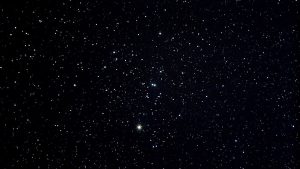 Gece karanlıkta parlayan _____ beni her zaman etkilemiştir.