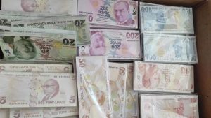 Herkes bana ihtiyaç duyuyor ve beni istiyor ama herkes beni her gün başkalarına veriyor. Ben neyim?