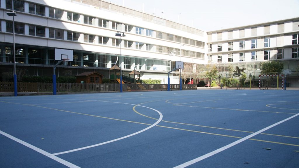 Okulun bahçesine bir spor alanı yapılmak istenmektedir. Bu alanın hangi spor dallarına uygun olacağı yönünde karar verilecektir. Bu kararların alınmasında okuldaki öğrencilere fikirlerinin sorulması veya sorulmaması durumunda neler hissedersiniz?