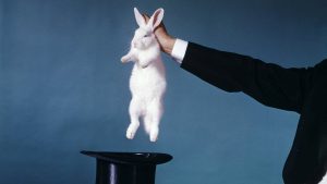 Tam bir klasik, sihirbaz _____ birden yok edecek.