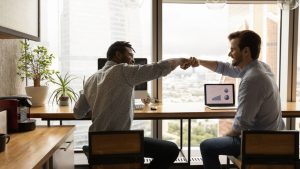 İyi bir çalışma arkadaşı mutlaka _____ olmalıdır.