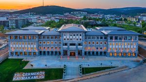 Bir ilçenin yönetiminden sorumlu en yetkili kişi