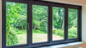 Günlük hayattan paralel ve dik doğruları gözlemleyebileceğiniz bir durum, nesne ya da şekle örnek veriniz. Verdiğiniz örnekte paralel ve dik doğruları belirleyiniz ve neden paralel ya da dik olduklarını açıklayınız.