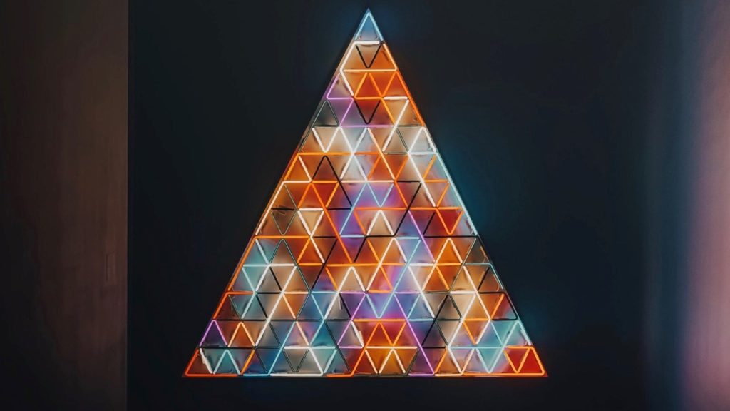 İki dik açısı olan üçgen çizilebilir mi?