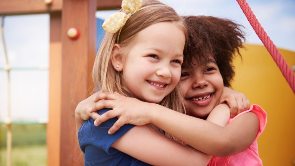 Toplumsal yaşamda nezaket ve görgü kurallarına uymak neden önemlidir?