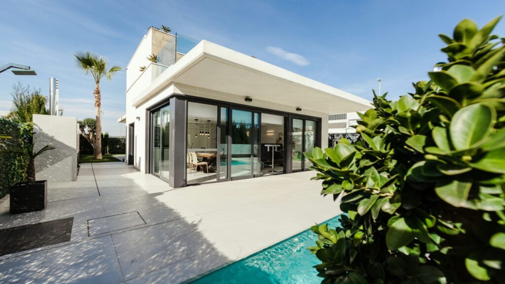 Göz alıcı ve gösterişli olma durumu, görkem