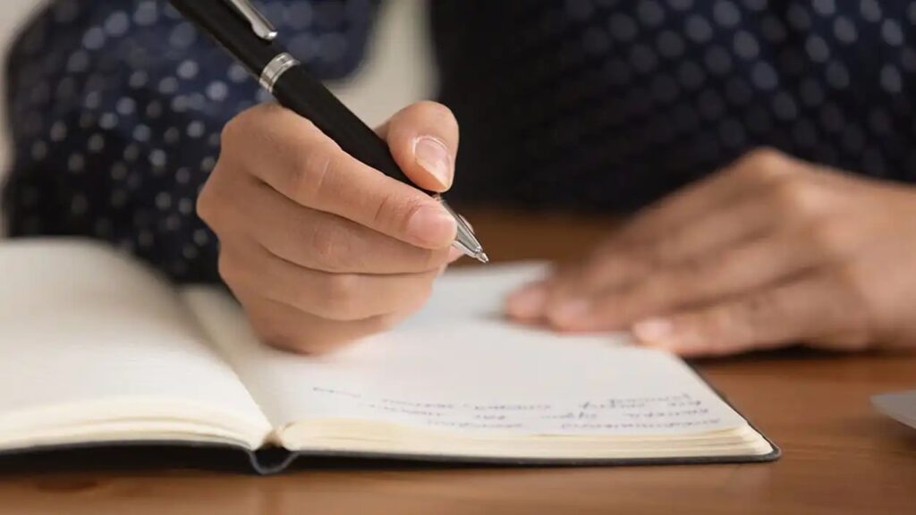 Bir kişiyi veya nesneyi övmek için yazılmış şiir