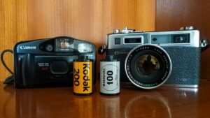 Eski tip fotoğraf makinesine takılan rulo