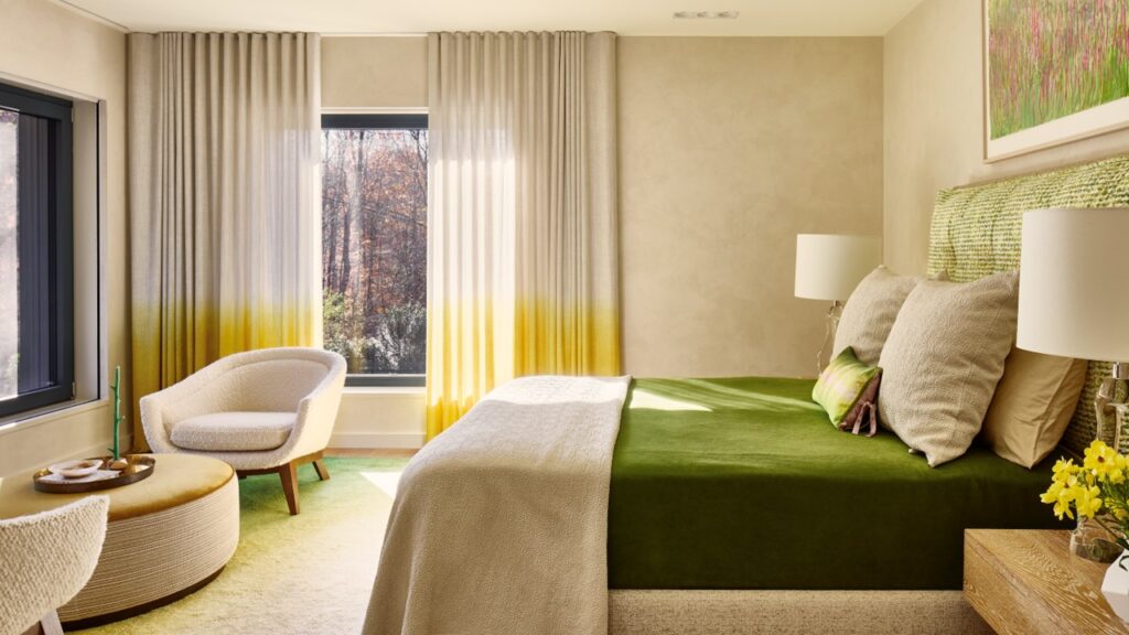 Evin içi görünmesin diye, bunun önüne perde asılır