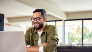 İşleyen Demir Işıldar İle İlgili Kompozisyon