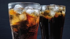 Siyah renkli, gazlı içecek