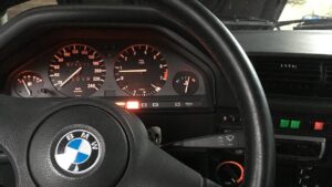 1990 BMW E30 M40 Hararet Göstergesi Hemen Yükseliyor, Radyatör Soğuk Kalıyor ve Kalorifer Isıtmıyor