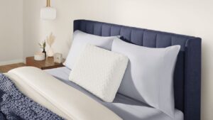 Başım olmadan başımla olduğumdan daha yükseğim. Ben neyim?