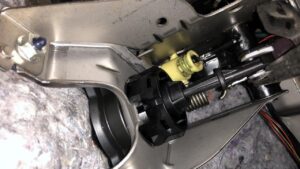 Debriyaj Üst Merkezi Tarafından Gelen Cikcikcik Ses, Pedala Hafif Dokununca Kesiliyor