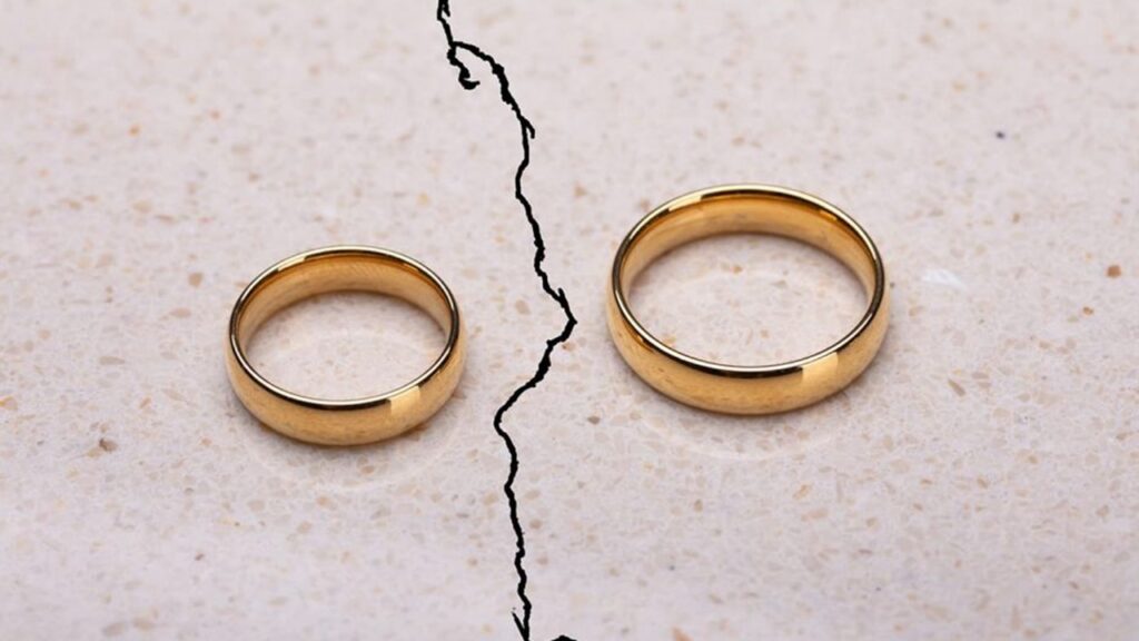 Çiftlerin Ayrılırken Birbirlerine Verdikleri Bir Şey